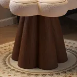 Интерьерный табурет Yulu Petal B из кожи от LaLume