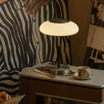 Настольная лампа Vintage Beam White с деревянной ножкой от Vinsa