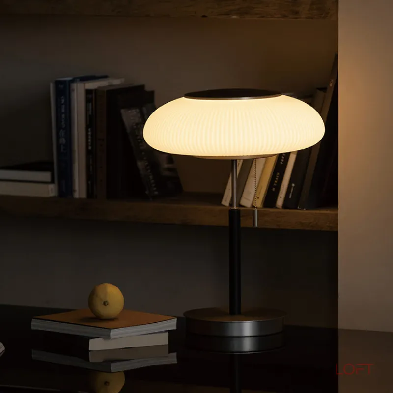 Настольная лампа Vintage Beam White с деревянной ножкой от Vinsa