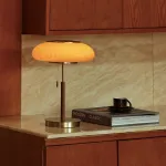 Настольная лампа Vintage Beam Orange с деревянной ножкой от Vinsa