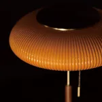 Настольная лампа Vintage Beam Orange с деревянной ножкой от Vinsa