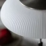 Настольная лампа Vintage Beam White с деревянной ножкой от Vinsa