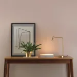 Настольная лампа Focus Light с поворотным плафоном от VINSA