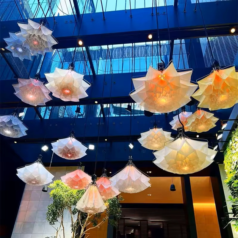 Подвесная люстра Silken Bloom A D120 с плафоном в форме цветка от Vinsa
