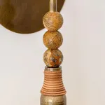 Настенный светильник Tall Marble Brown с декором из мраморных шаров от Vinsa