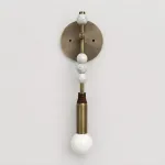 Настенный светильник Tall Marble White с декором из мраморных шаров от Vinsa