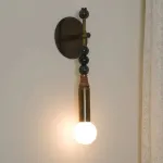 Настенный светильник Tall Marble Grey с декором из мраморных шаров от Vinsa