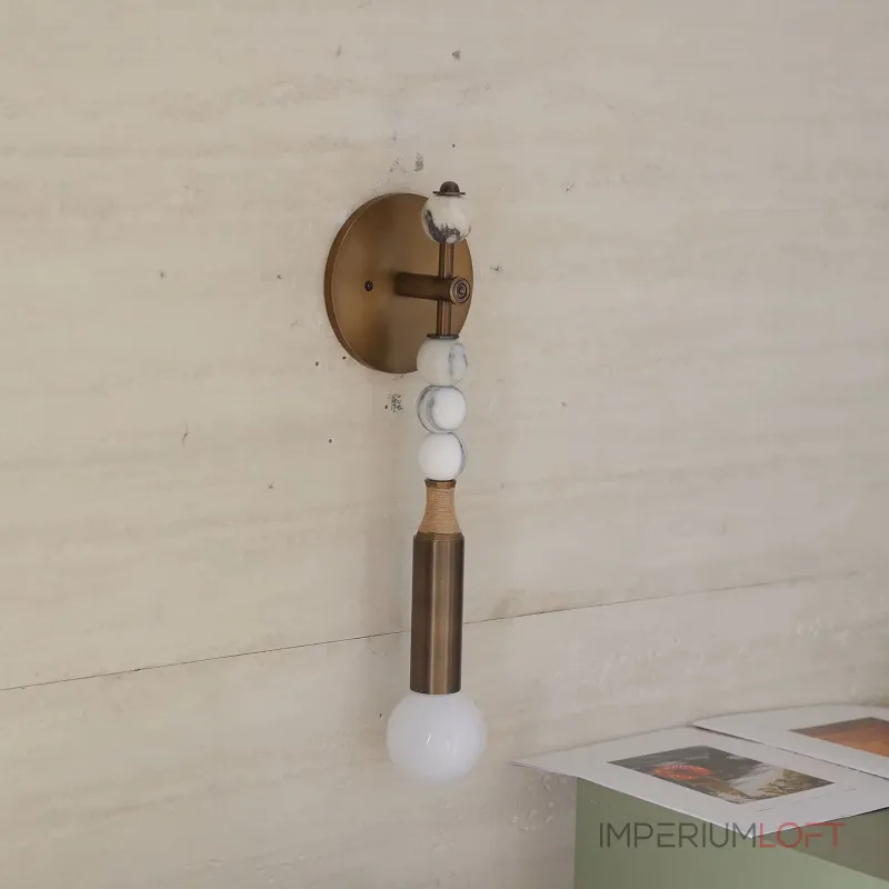 Настенный светильник Tall Marble White с декором из мраморных шаров от Vinsa
