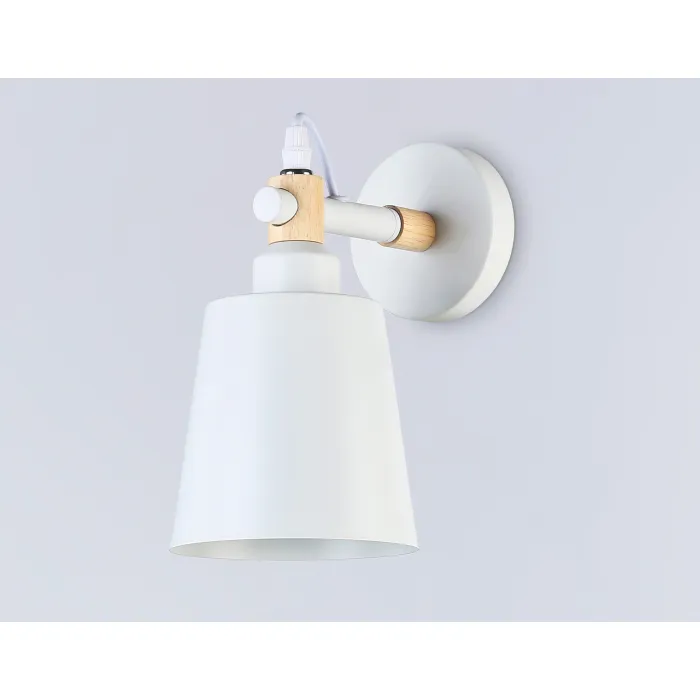 Настенный светильник со сменной лампой Ambrella TRADITIONAL TR82212 от ImperiumLoft