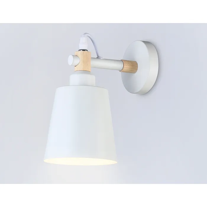 Настенный светильник со сменной лампой Ambrella TRADITIONAL TR82212 от ImperiumLoft