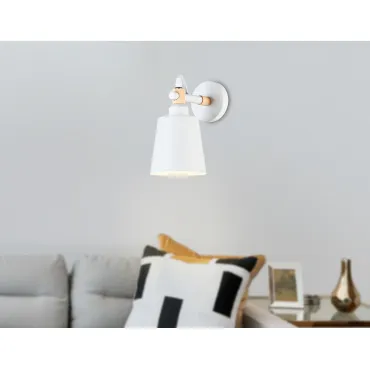 Настенный светильник со сменной лампой Ambrella TRADITIONAL TR82212 от ImperiumLoft