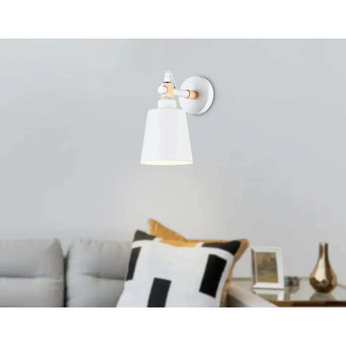Настенный светильник со сменной лампой Ambrella TRADITIONAL TR82212 от ImperiumLoft