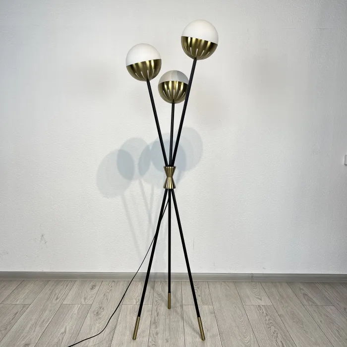 Торшер Caracas Tripod Floor Lamp от ImperiumLoft