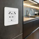 Комплект розетки с заземлением, шторками, рамкой однопостовой + 2 USB Arte Milano SET16-1-47-1 white от ImperiumLoft