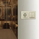 Выключатель двухклавишный с розеткой, заземлением, шторками Arte Milano SET06-2-30-2-40-1 shampan от ImperiumLoft