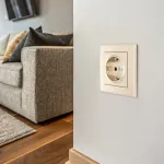 Комплект розетки с заземлением, шторками, рамкой однопостовой Arte Milano SET06-1-40-1 shampan