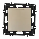 Розетка с заземлением, шторками и защитной крышкой, 16A 250V 217.41-1.shampan