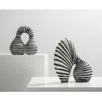 Статуэтка zaha sphere-black b