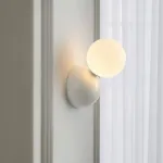 Настенный светильник Ball White
