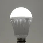 Аккумуляторная светодиодная лампочка Feron EL116 Е27 IP20 9W