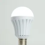 Аккумуляторная светодиодная лампочка Feron EL116 Е27 IP20 9W