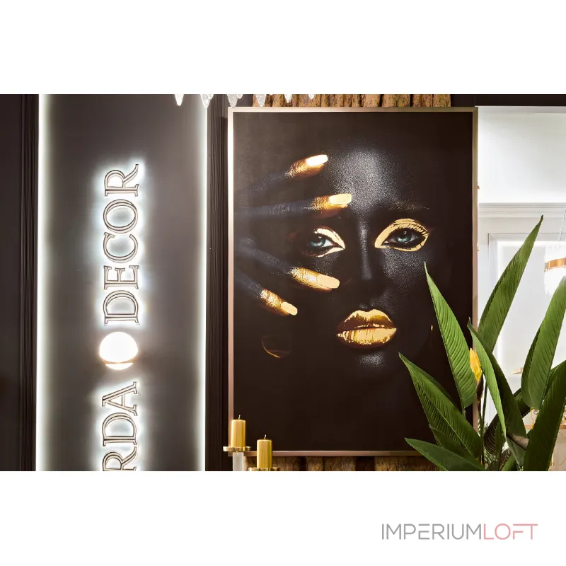 Холст 'Темная девушка' в багете латунь от ImperiumLoft