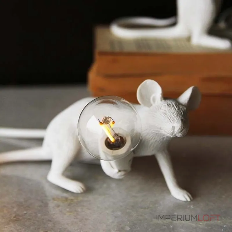 Настольная лампа Mouse Lying White с оригинальным оформлением в виде милой мышки