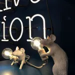 Настольная лампа Mouse Lying White с оригинальным оформлением в виде милой мышки