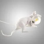 Настольная лампа Mouse Lying White с оригинальным оформлением в виде милой мышки