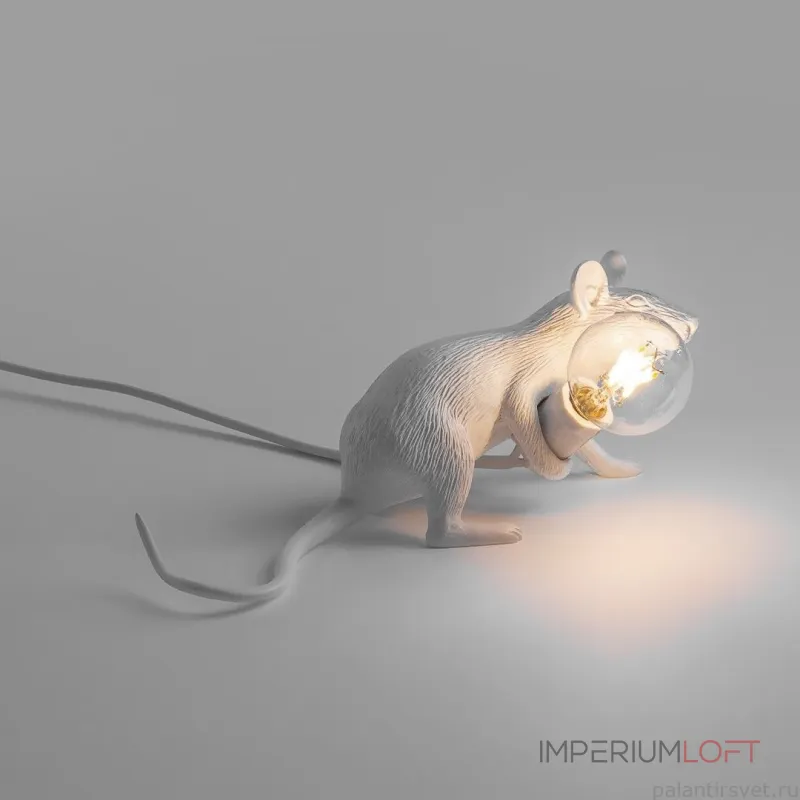 Настольная лампа Mouse Lying White с оригинальным оформлением в виде милой мышки