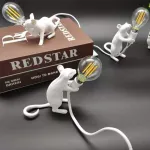 Настольная лампа Mouse Standing White Right с оригинальным оформлением в виде милой мышки