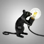 Настольная лампа Mouse Sitting Black с оригинальным оформлением в виде милой мышки
