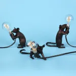 Настольная лампа Mouse Lying Black с оригинальным оформлением в виде милой мышки
