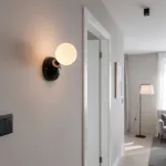 Настенный светильник Ball Black в лаконичном стиле