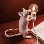 Настольная лампа Mouse Standing White Left с оригинальным оформлением в виде милой мышки