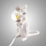 Настольная лампа Mouse Standing White Left с оригинальным оформлением в виде милой мышки
