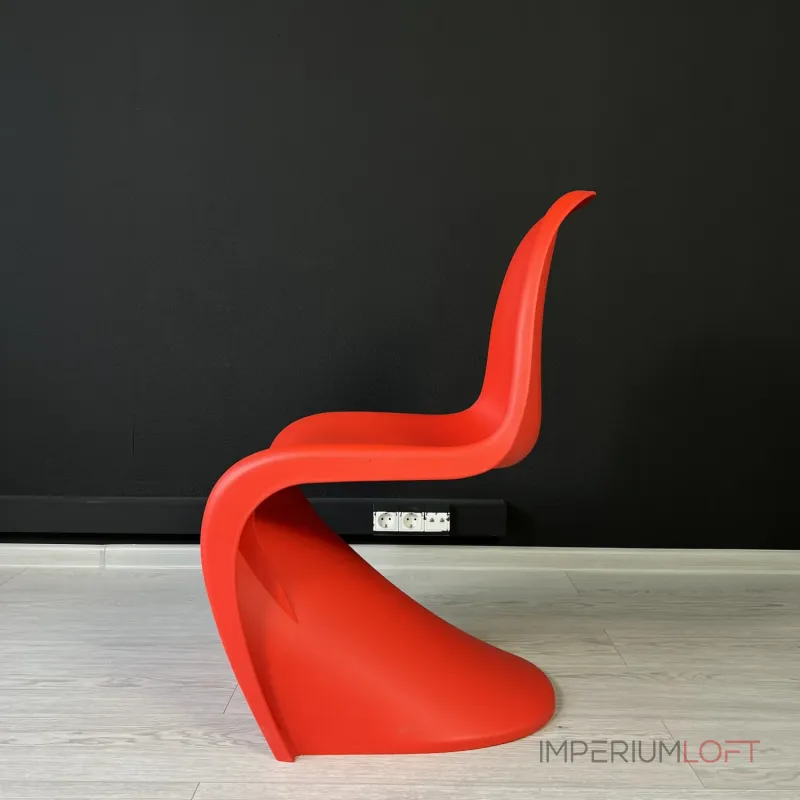 Стул Panton Red изогнутой формы от LaLume