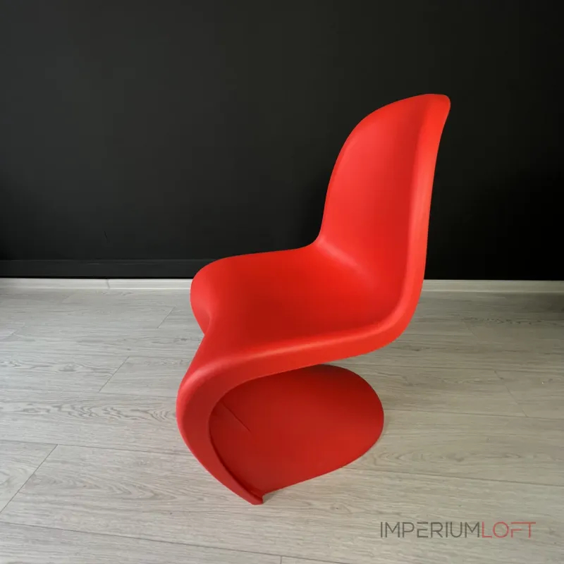Стул Panton Red изогнутой формы от LaLume