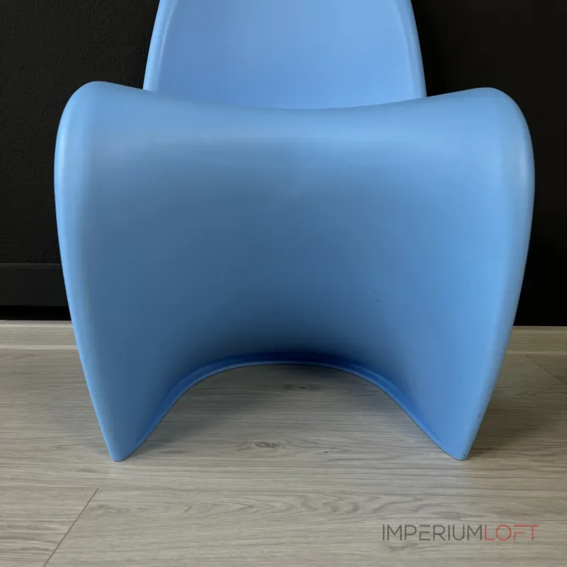 Стул Panton Blue изогнутой формы от LaLume Стул Panton Blue изогнутой формы от LaLume