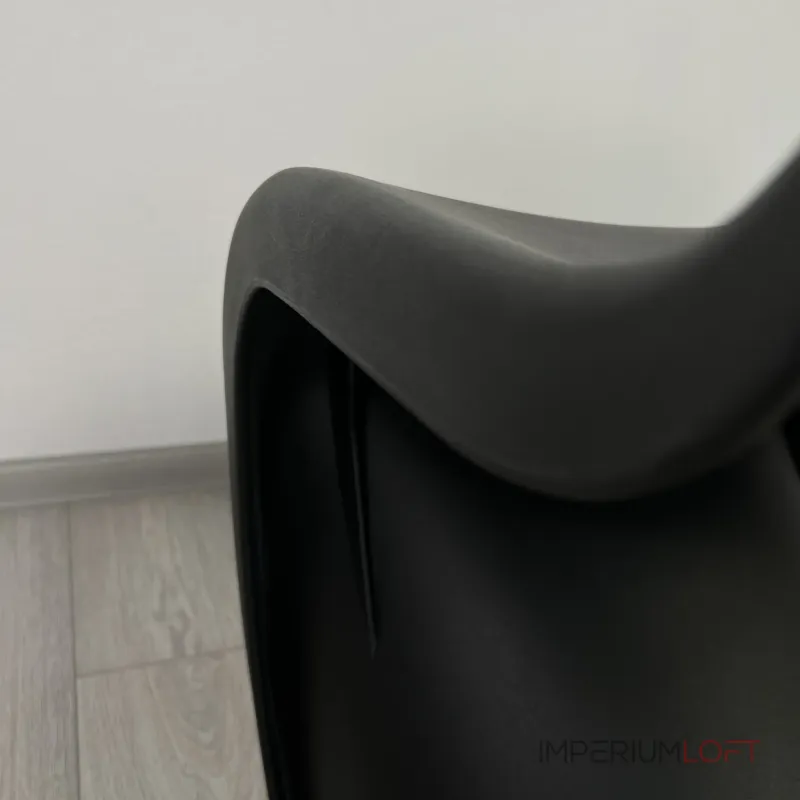 Стул Panton Black изогнутой формы от LaLume 