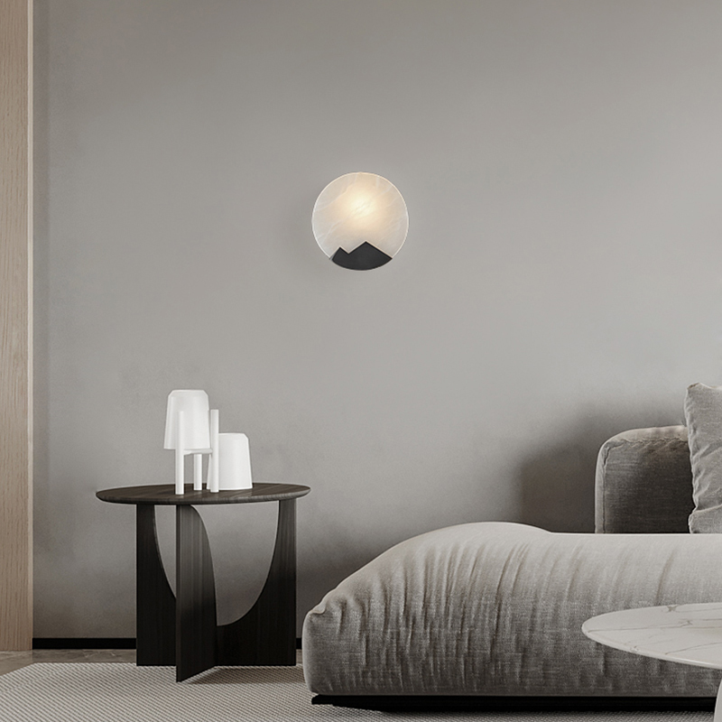 Настенный светильник с дисковидным рассеивателем из мрамора HOLMFAST BLACK от ImperiumLoft