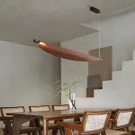 Реечный светодиодный рядный светильник в ретро стиле с листовидным абажуром, имитирующими темную древесину VAAGE L135