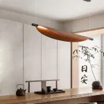 Реечный светодиодный рядный светильник в ретро стиле с листовидным абажуром, имитирующими темную древесину VAAGE L135