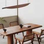 Реечный светодиодный рядный светильник в ретро стиле с листовидным абажуром, имитирующими темную древесину VAAGE L135