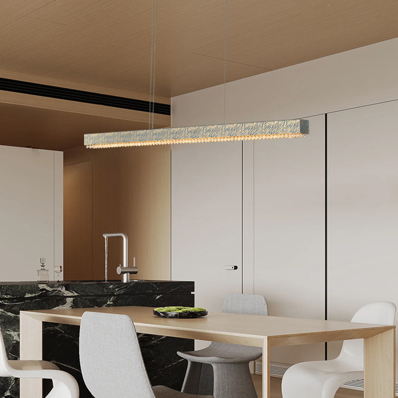 Реечный светодиодный рядный светильник с декором из хрустальных ограненных подвесок на латунном корпусе с рельефным «хищным» узором TIGER LONG L120 от ImperiumLoft Реечный светодиодный рядный светильник с декором из хрустальных ограненных подвесок на латунном корпусе с рельефным «хищным» узором TIGER LONG L120 от ImperiumLoft