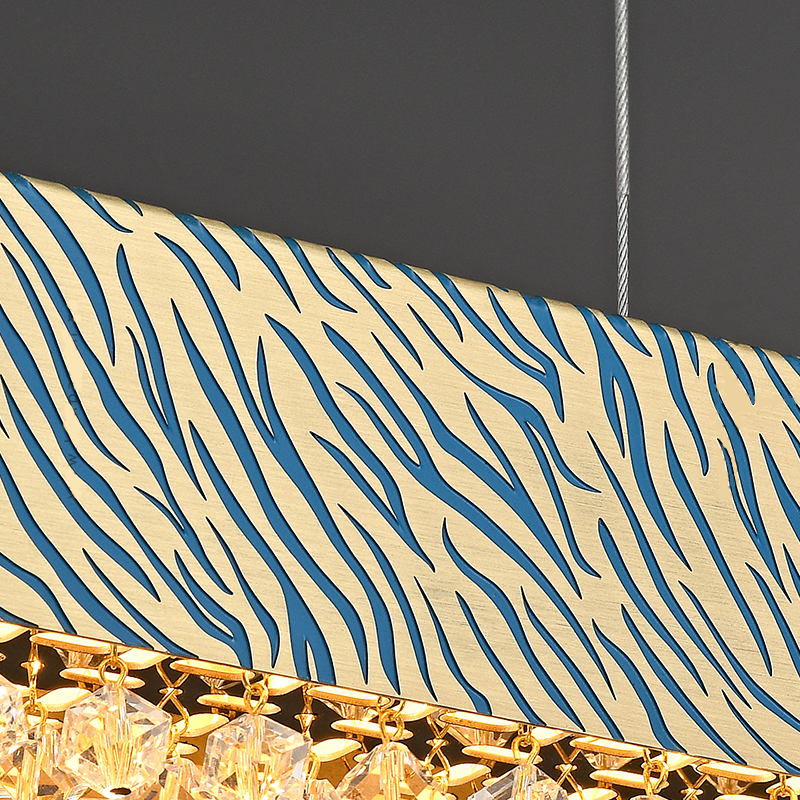 Реечный светодиодный рядный светильник с декором из хрустальных ограненных подвесок на латунном корпусе с рельефным «хищным» узором TIGER LONG L120 от ImperiumLoft Реечный светодиодный рядный светильник с декором из хрустальных ограненных подвесок на латунном корпусе с рельефным «хищным» узором TIGER LONG L120 от ImperiumLoft