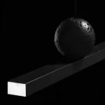 Реечный светильник с LED-подсветкой по низу черного прямоугольного корпуса с декоративным шаром из лавового камня GUSTEN L160