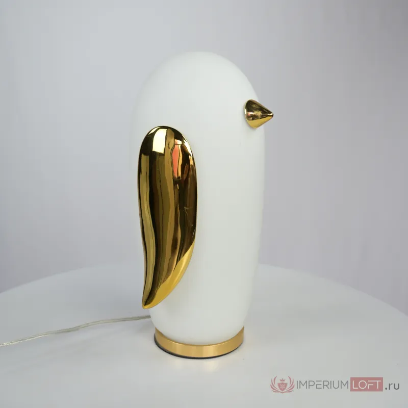 Настольная лампа из белого матового стекла Birdi Penguin White от ImperiumLoft