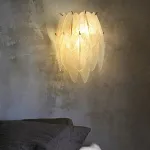 Настенный светильник с абажуром в виде композиции из стеклянных перьев LORELEY MOD WALL от ImperiumLoft