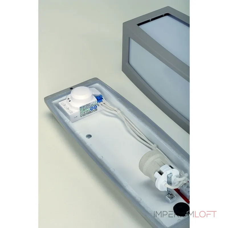 MERIDIAN BOX SENSOR светильник настенный IP54 с датч. движения для лампы E27 25Вт макс., серебристый